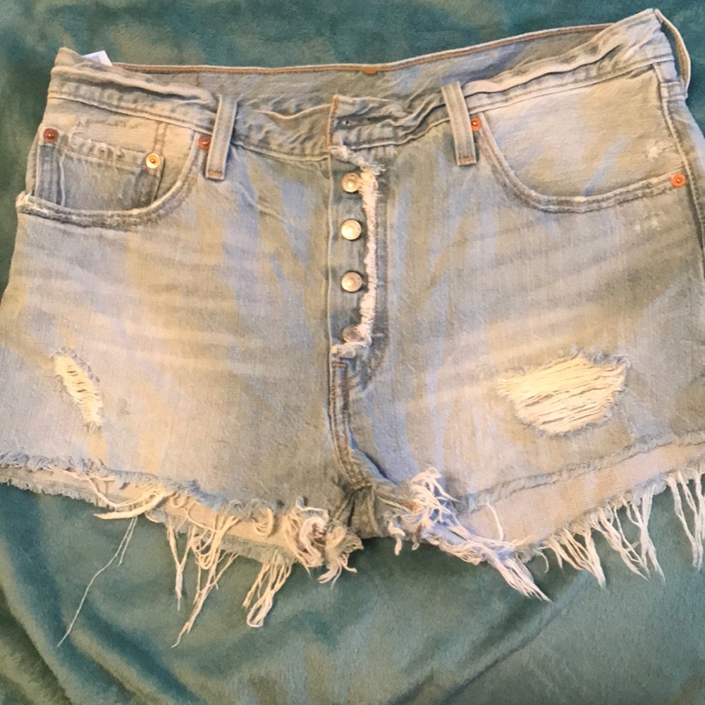 Hi waisted Levi shorts